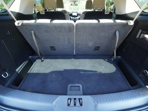 Used 2024 Ford Explorer XLT RWD image 34