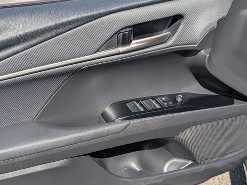 Used 2025 Toyota Camry SE FWD image 15