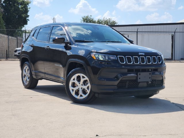 Used 2024 Jeep Compass Sport AWD/4WD image 2