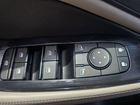 Certified 2025 Nissan Rogue SV image 30