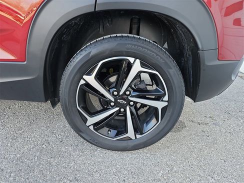 Certified 2023 Chevrolet TrailBlazer RS w/ Sun and Liftgate Package image 33