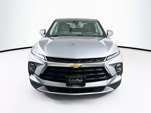 Used 2025 Chevrolet Blazer LT FWD image 2