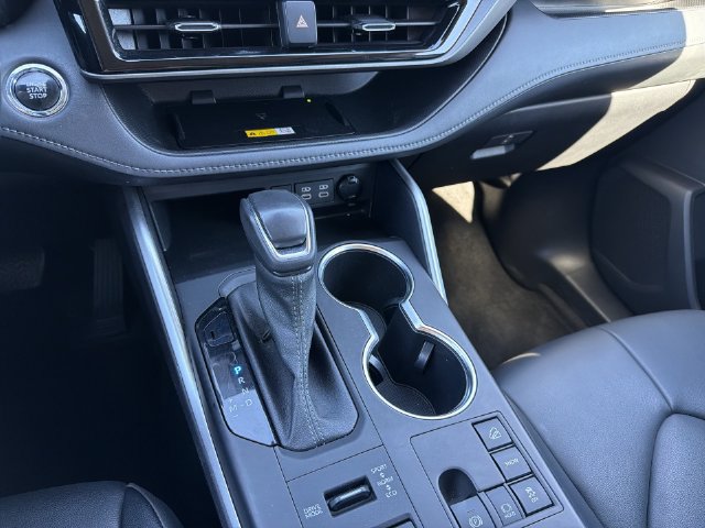 Used 2023 Toyota Highlander XLE AWD/4WD image 26