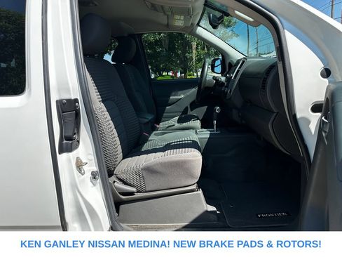 Used 2018 Nissan Frontier SV w/ Value Truck Package AWD/4WD image 39