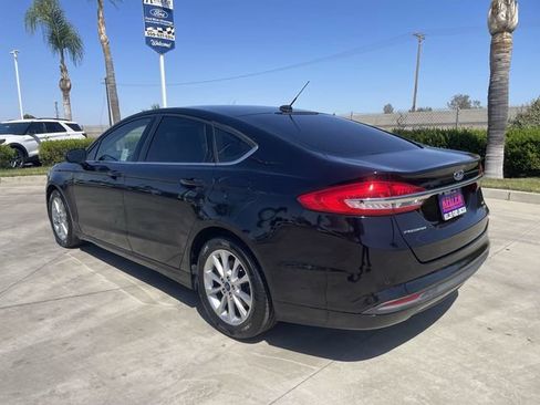 Used 2017 Ford Fusion SE w/ Fusion SE Technology Package FWD image 6