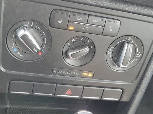 Used 2015 Volkswagen Beetle 1.8T Classic image 19