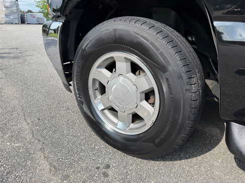 Used 2006 GMC Yukon SLT w/ SLT Preferred Equipment Group RWD image 8