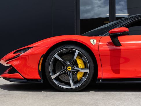 Used 2021 Ferrari SF90 Stradale AWD/4WD image 11