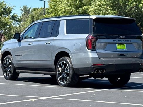 Used 2025 Chevrolet Suburban RST RWD image 3