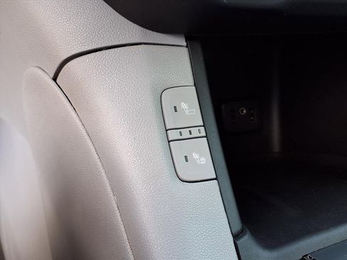 Used 2017 GMC Acadia SLT image 32