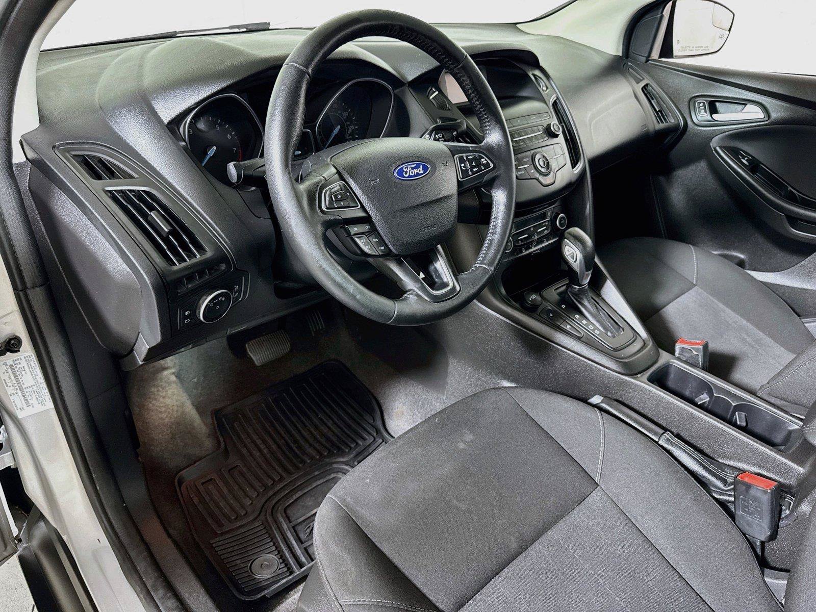 Used 2018 Ford Focus SE w/ SE Appearance Package FWD image 7