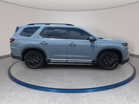 Used 2025 Honda Pilot Touring image 4