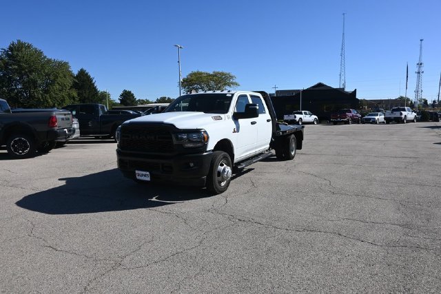 Used 2023 RAM 3500 Tradesman w/ Max Tow Package AWD/4WD image 2