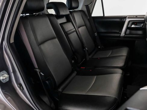 Used 2020 Toyota 4Runner SR5 Premium w/ Moonroof Package RWD image 39