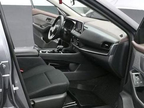 Used 2023 Nissan Rogue S AWD/4WD image 17