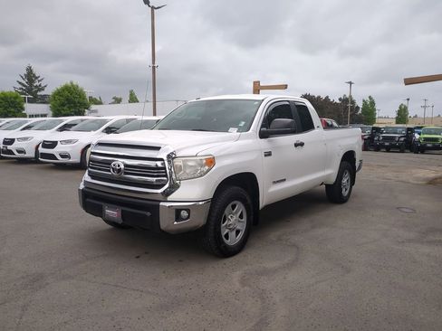 Used 2017 Toyota Tundra SR5 AWD/4WD image 3