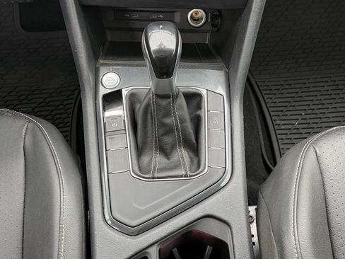 Used 2023 Volkswagen Tiguan SE w/ Panoramic Sunroof Package FWD image 19