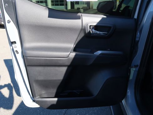 Used 2019 Toyota Tacoma TRD Off-Road image 36