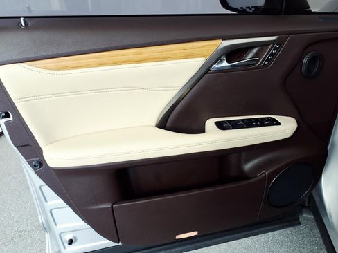 Used 2018 Lexus RX 350L FWD w/ Premium Package image 17