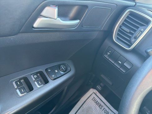 Used 2020 Kia Sportage LX image 20