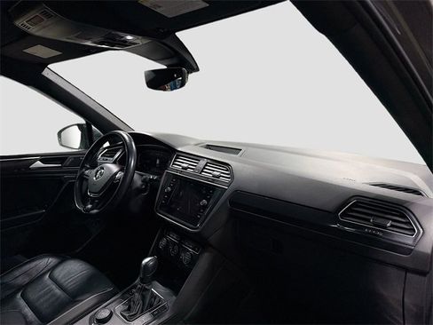 Used 2021 Volkswagen Tiguan SEL Premium R-Line image 34