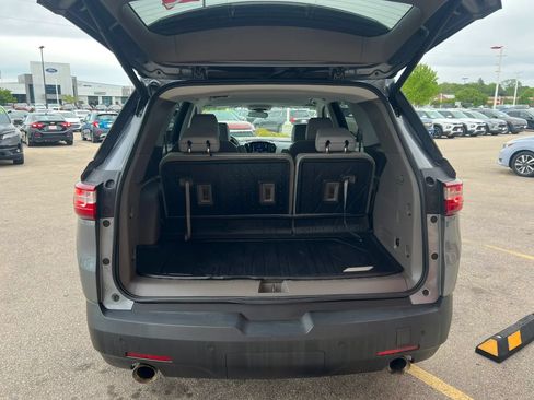 Used 2021 Chevrolet Traverse LT w/ LPO, Floor Liner Package AWD/4WD image 6