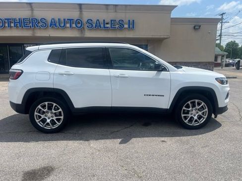 Used 2023 Jeep Compass Latitude AWD/4WD image 7