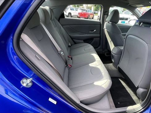 Used 2025 Hyundai Elantra SE FWD image 16