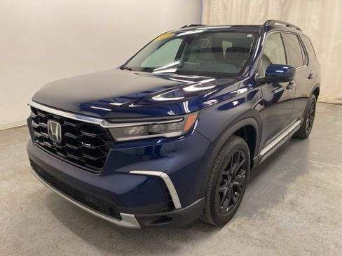 Used 2025 Honda Pilot Touring image 3