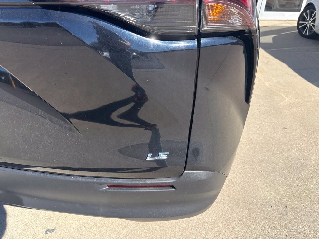 Used 2025 Toyota Sienna LE FWD image 6