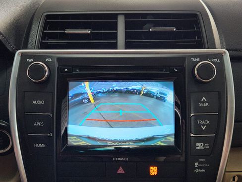 Used 2016 Toyota Camry XLE w/ Moonroof Package FWD image 13