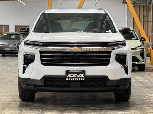 New 2026 Chevrolet Traverse LT w/ Driver Confidence Package FWD image 9