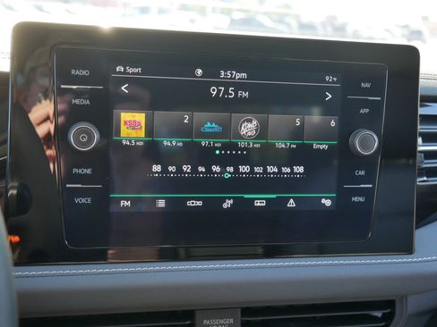 Used 2025 Volkswagen Jetta SEL FWD image 25