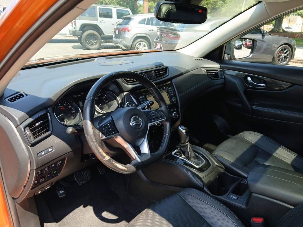Used 2017 Nissan Rogue SL w/ SL Premium Package AWD/4WD image 18