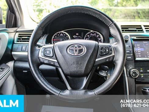 Used 2015 Toyota Camry SE w/ Moonroof Package FWD image 19