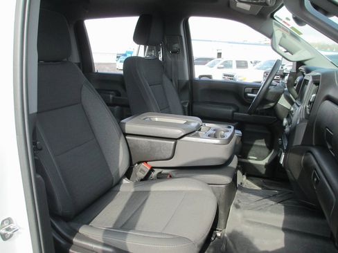 Used 2024 Chevrolet Silverado 2500 Custom w/ Custom Value Package image 18