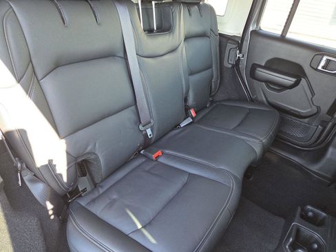 Used 2021 Jeep Wrangler Unlimited Sport AWD/4WD image 15