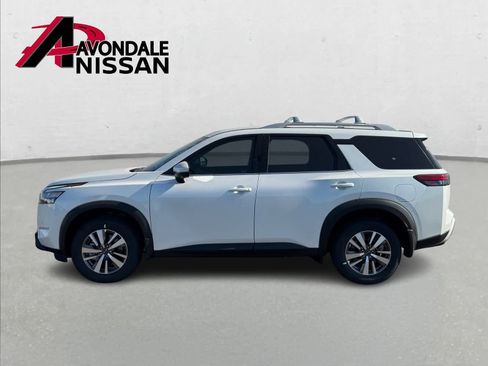 New 2025 Nissan Pathfinder SL image 3