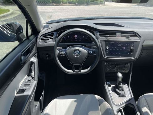 Used 2020 Volkswagen Tiguan SEL FWD image 2