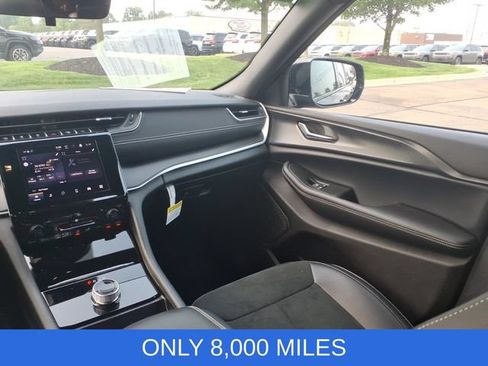 Used 2025 Jeep Grand Cherokee Altitude AWD/4WD image 12