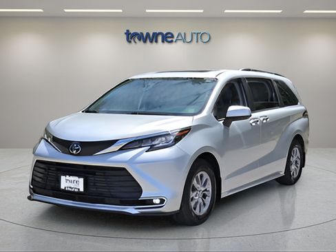 Used 2023 Toyota Sienna XLE w/ XLE Plus Package AWD/4WD image 1