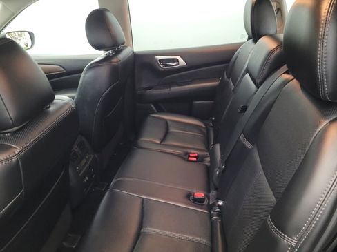Used 2019 Nissan Pathfinder Platinum image 18