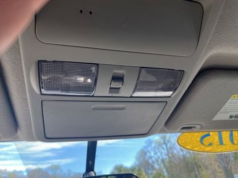 Used 2015 Nissan Frontier S image 21