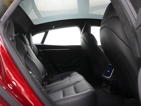 Used 2024 Tesla Model S image 12