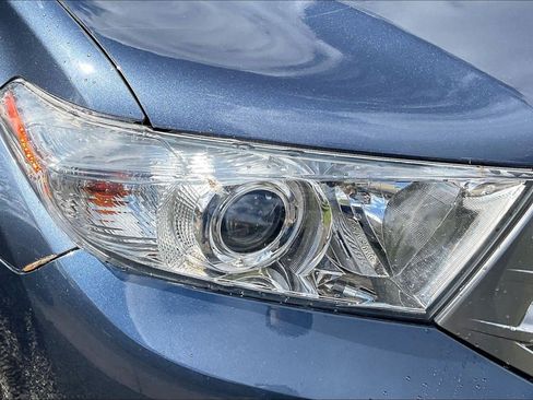 Used 2011 Toyota Highlander Limited w/ Tow Pkg AWD/4WD image 31