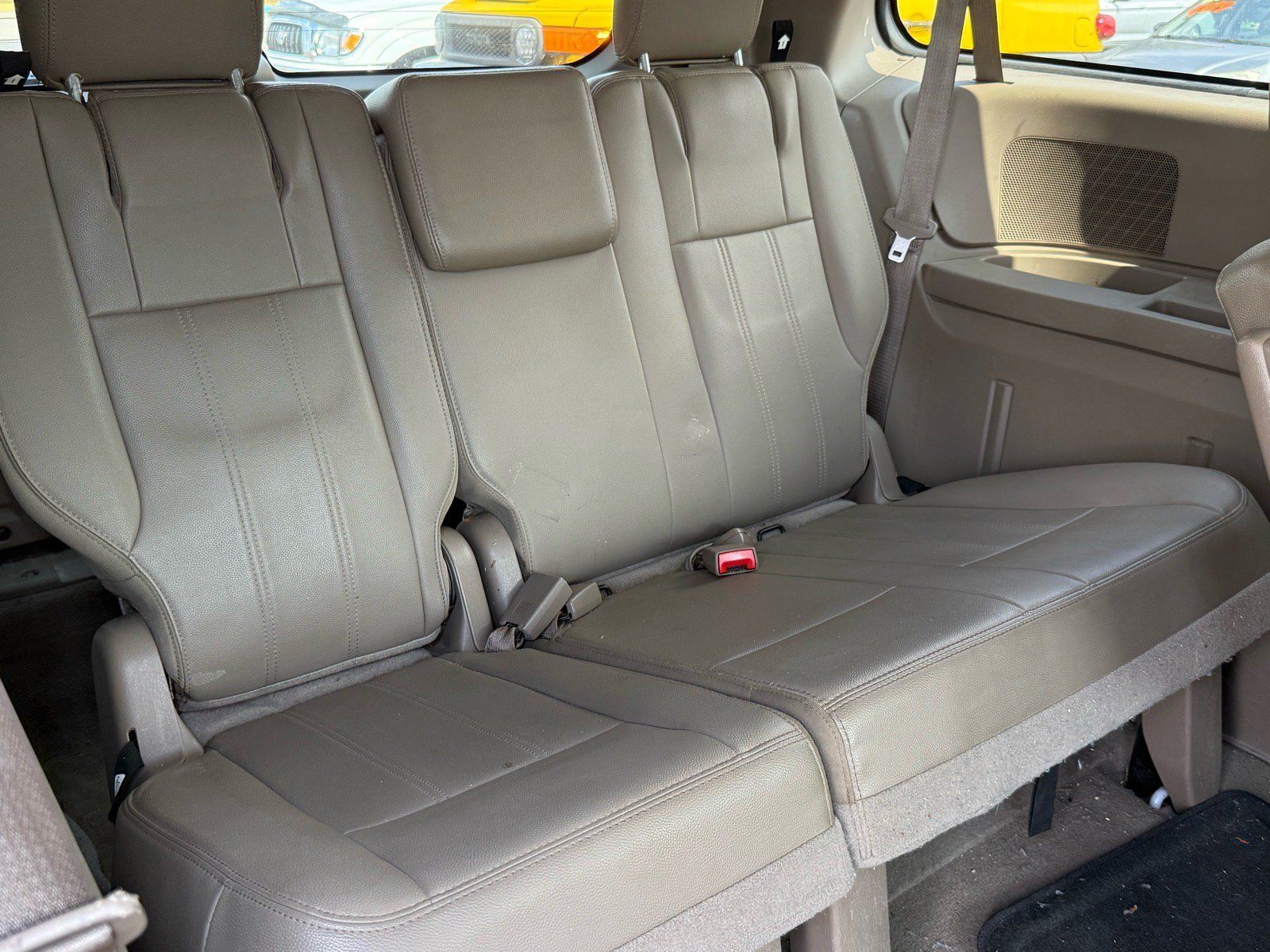 Used 2016 Chrysler Town & Country Touring FWD image 10