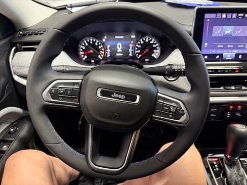 Used 2022 Jeep Compass Latitude AWD/4WD image 33