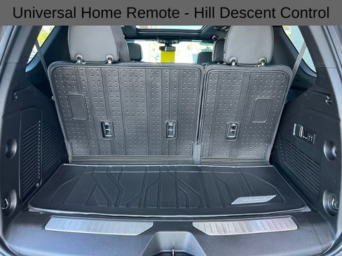 Used 2022 Chevrolet Tahoe Z71 w/ Luxury Package image 21