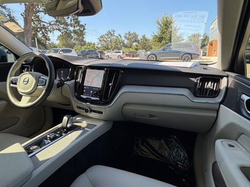 Certified 2023 Volvo XC60 B5 Plus AWD/4WD image 13