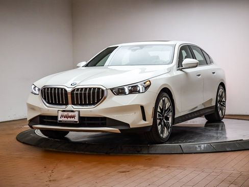 Used 2025 BMW 530i image 1